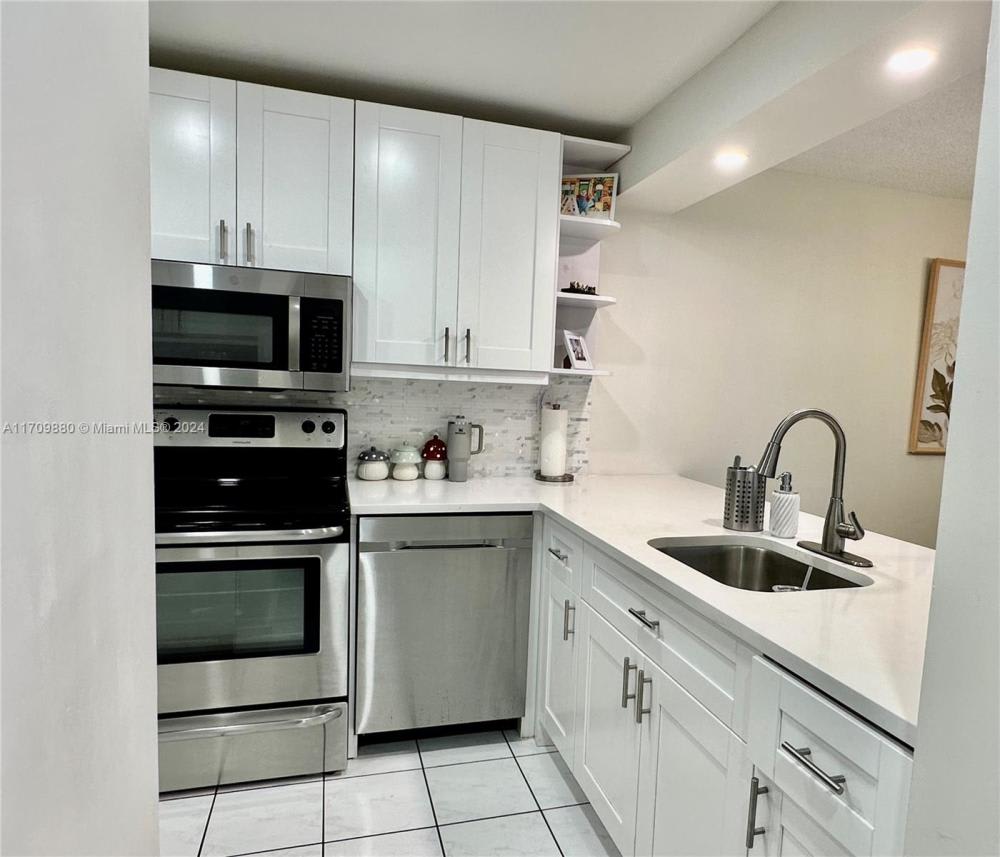 11336 NW 16th St – photo 1