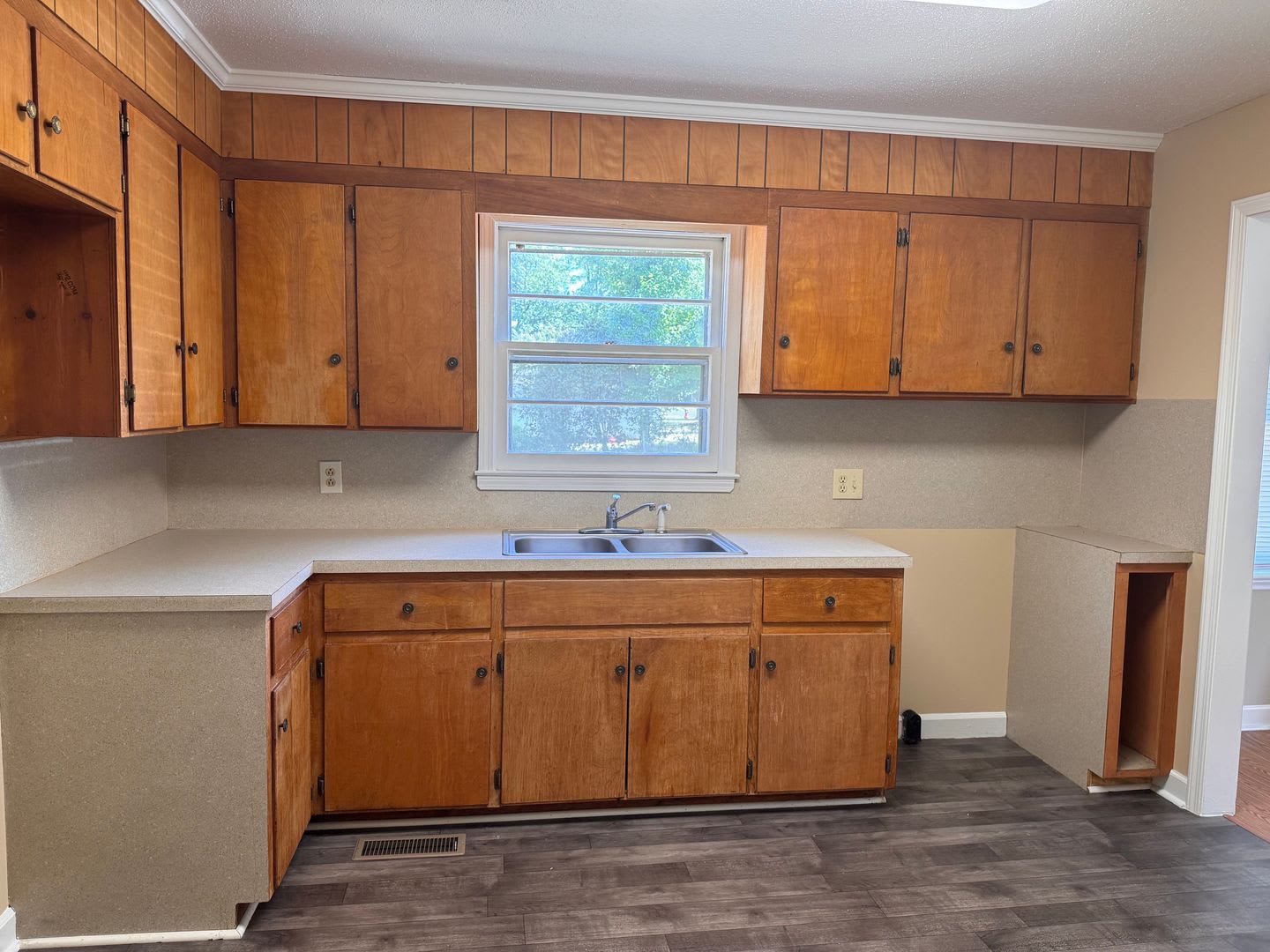 3 BED, 1 BATH BRICK HOME IN HIGH POINT AVAILABLE NOW! – photo 5