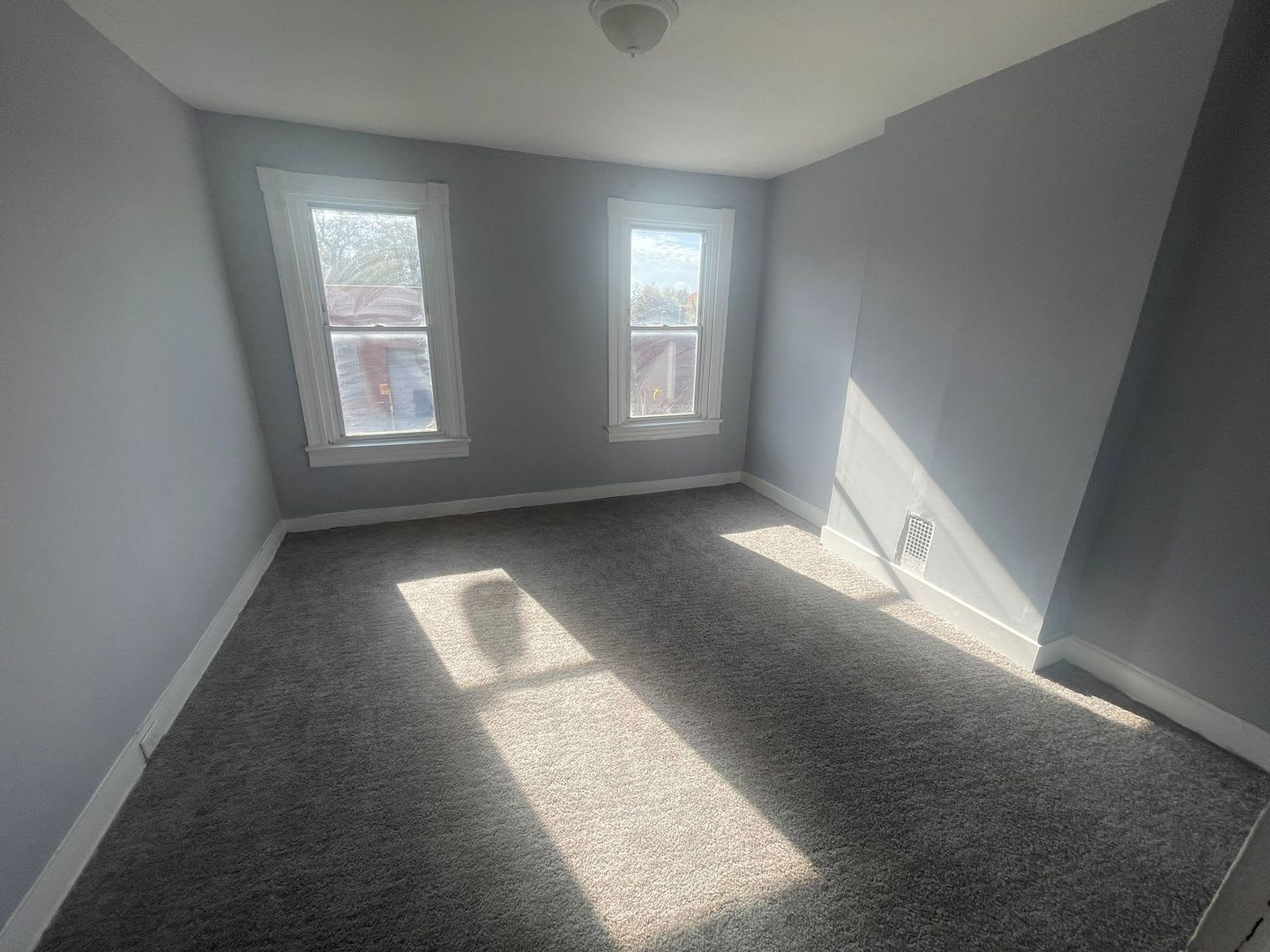Recently Renovated Three Bed One Bath Ready For A New Tenant! – photo 5