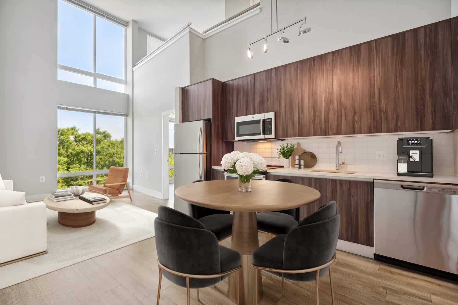Modern On M – photo 1