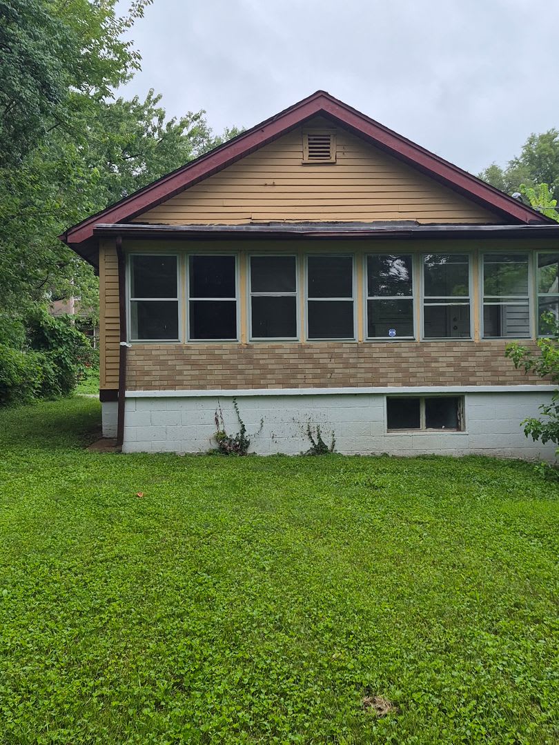Lovely 2 Bedroom / 1 Bath for Rent – photo 2