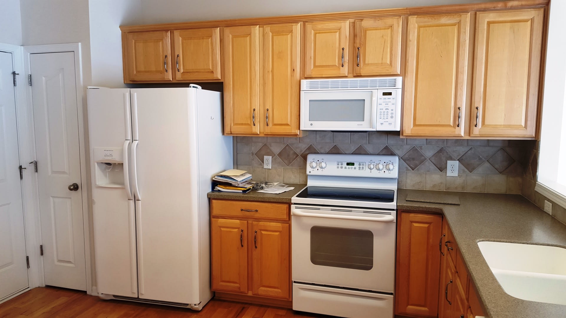 Charming Townhome located in the Blakeney Preserve in Charlotte! – photo 4
