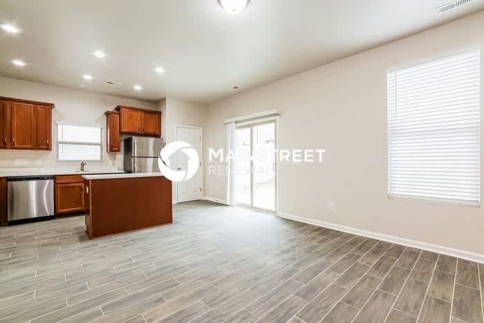 1445 Lombar Street – photo 4