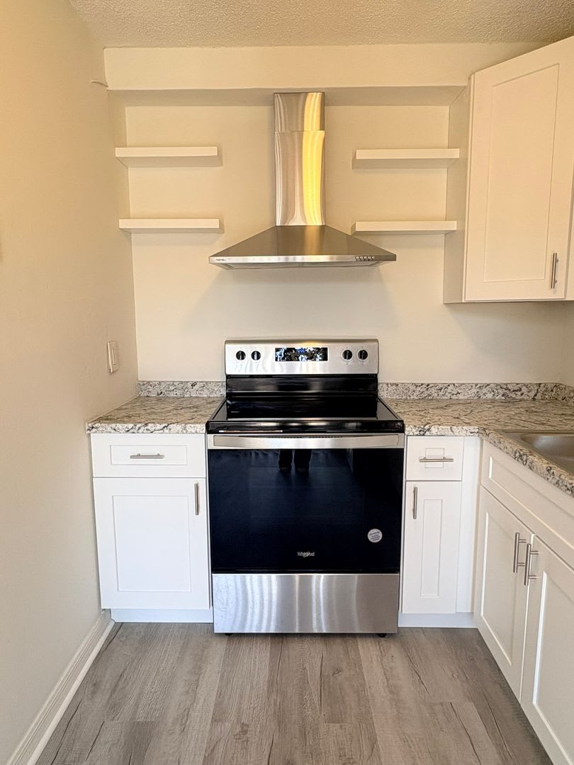 *NEWLY RENOVATED!* MUST SEE – photo 3