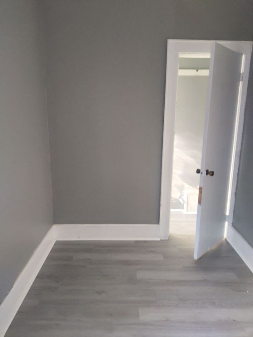 Cozy & Affordable 2-Bedroom Home at 4501 Hyde Ave – photo 2