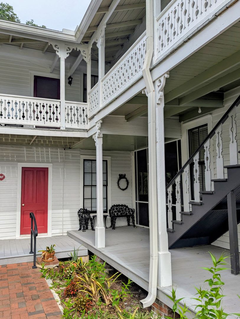 Historic 1 Bedroom/ 1 Bathroom Apartment in Downtown Hawthorne – Live in a Piece of Florida History! – photo 3