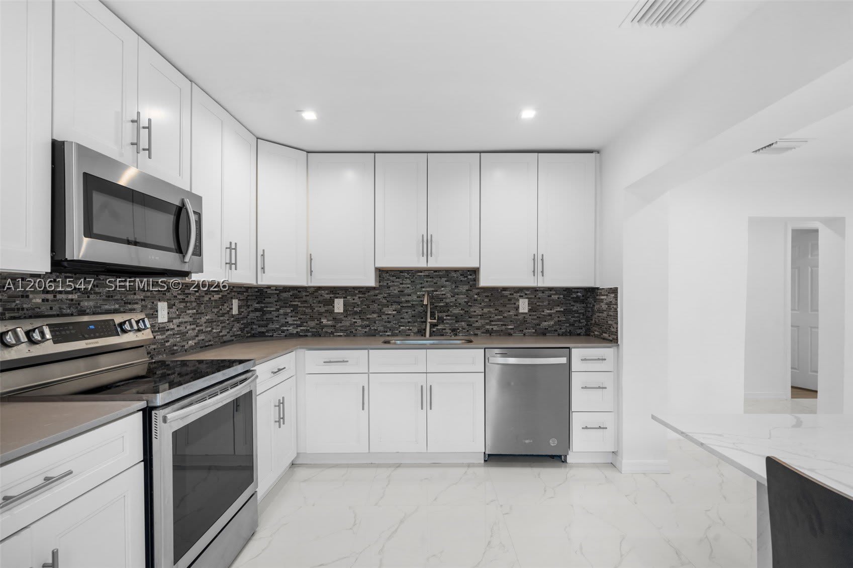 524 NW 10th St – photo 3