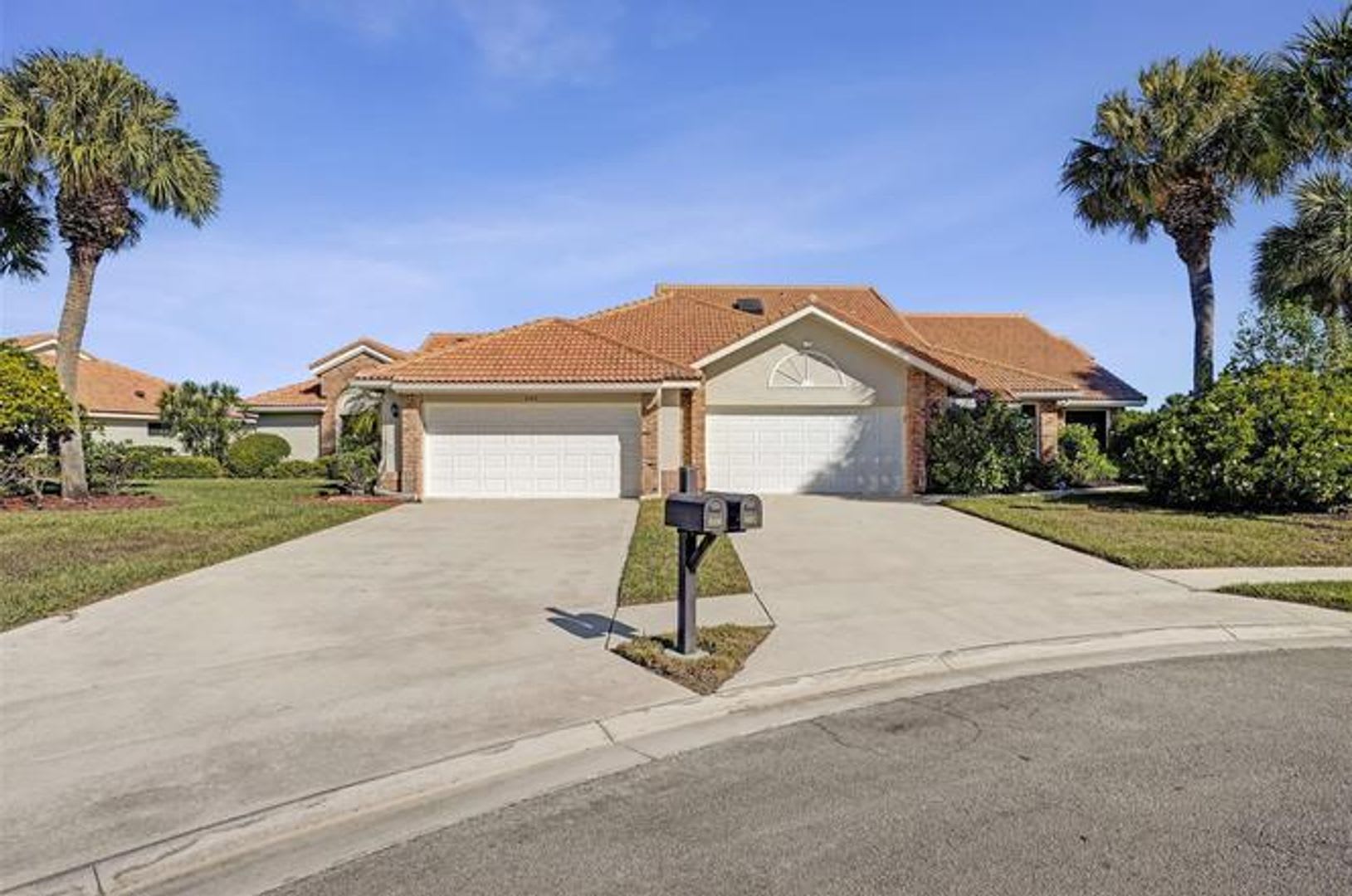 3 bedroom Villa in Boynton Beach with gorgeous Lake View! – photo 4