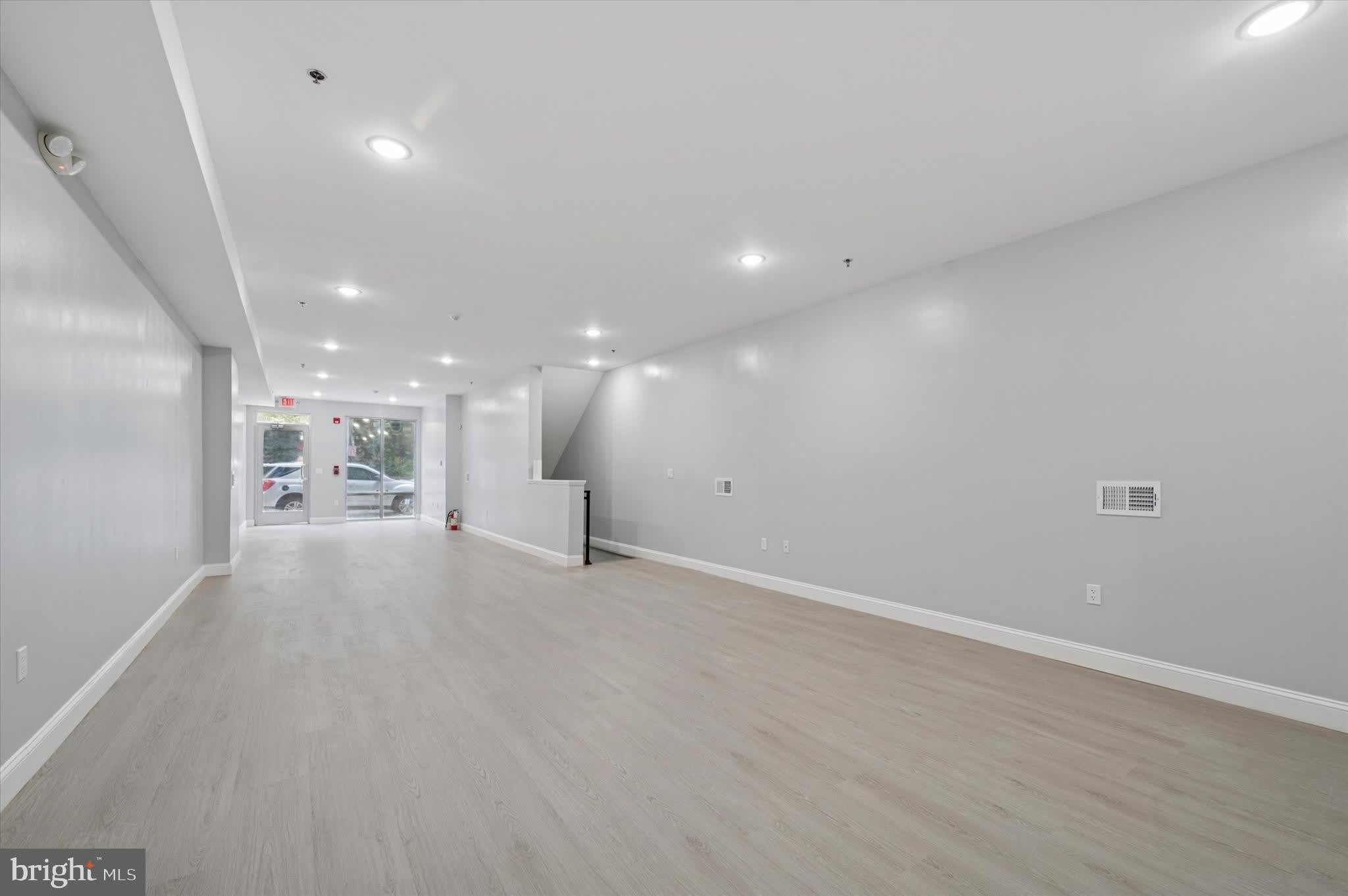 2405 RIDGE Avenue – photo 3