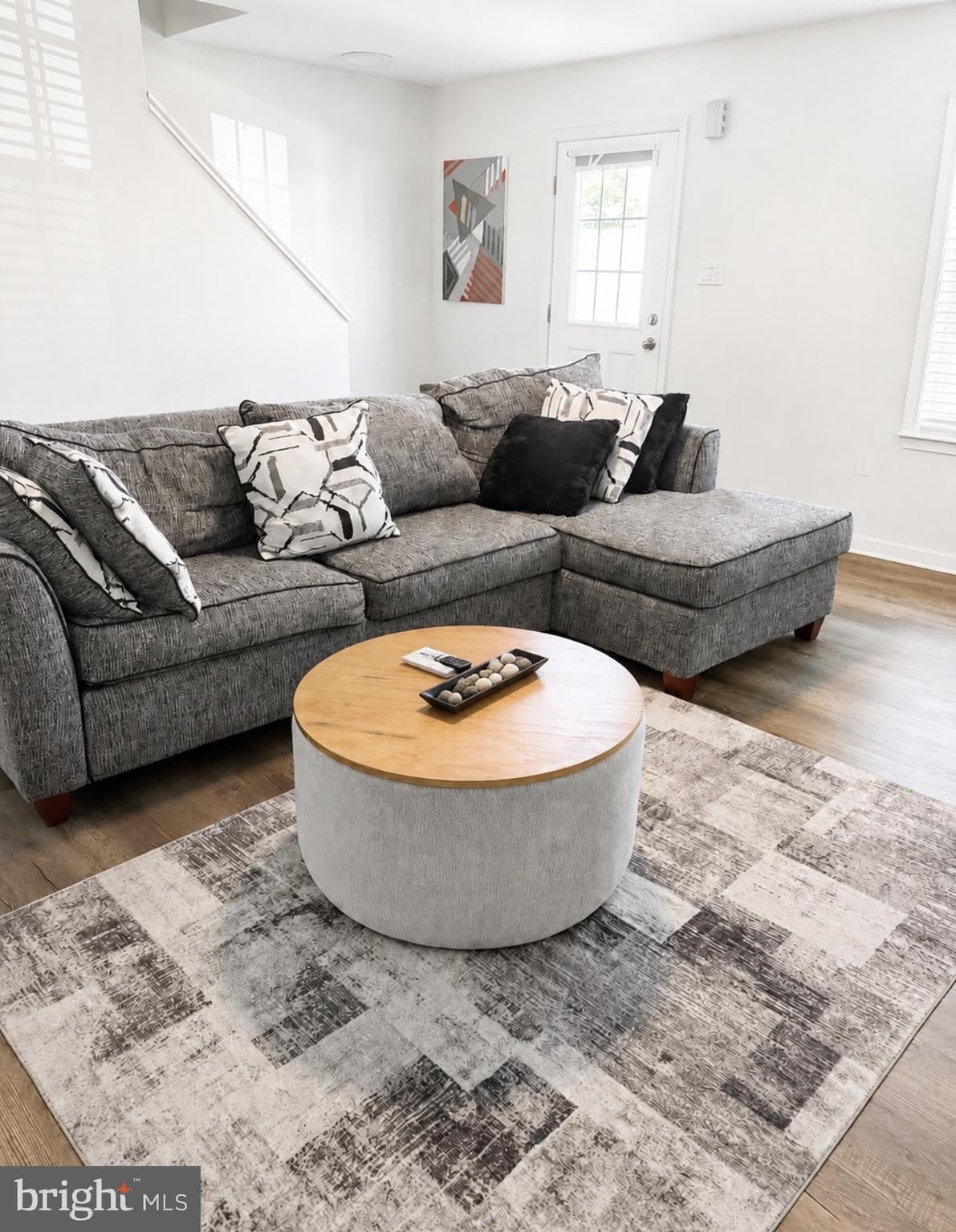231 WHITE VIOLET Way – photo 2