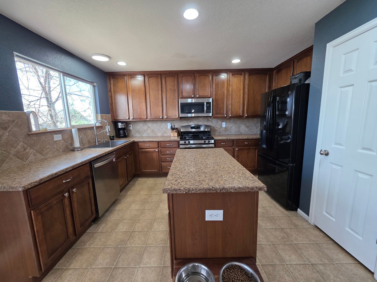 Gorgeous 4 Bed 3 Bath Home In Fountain Colorado – photo 5