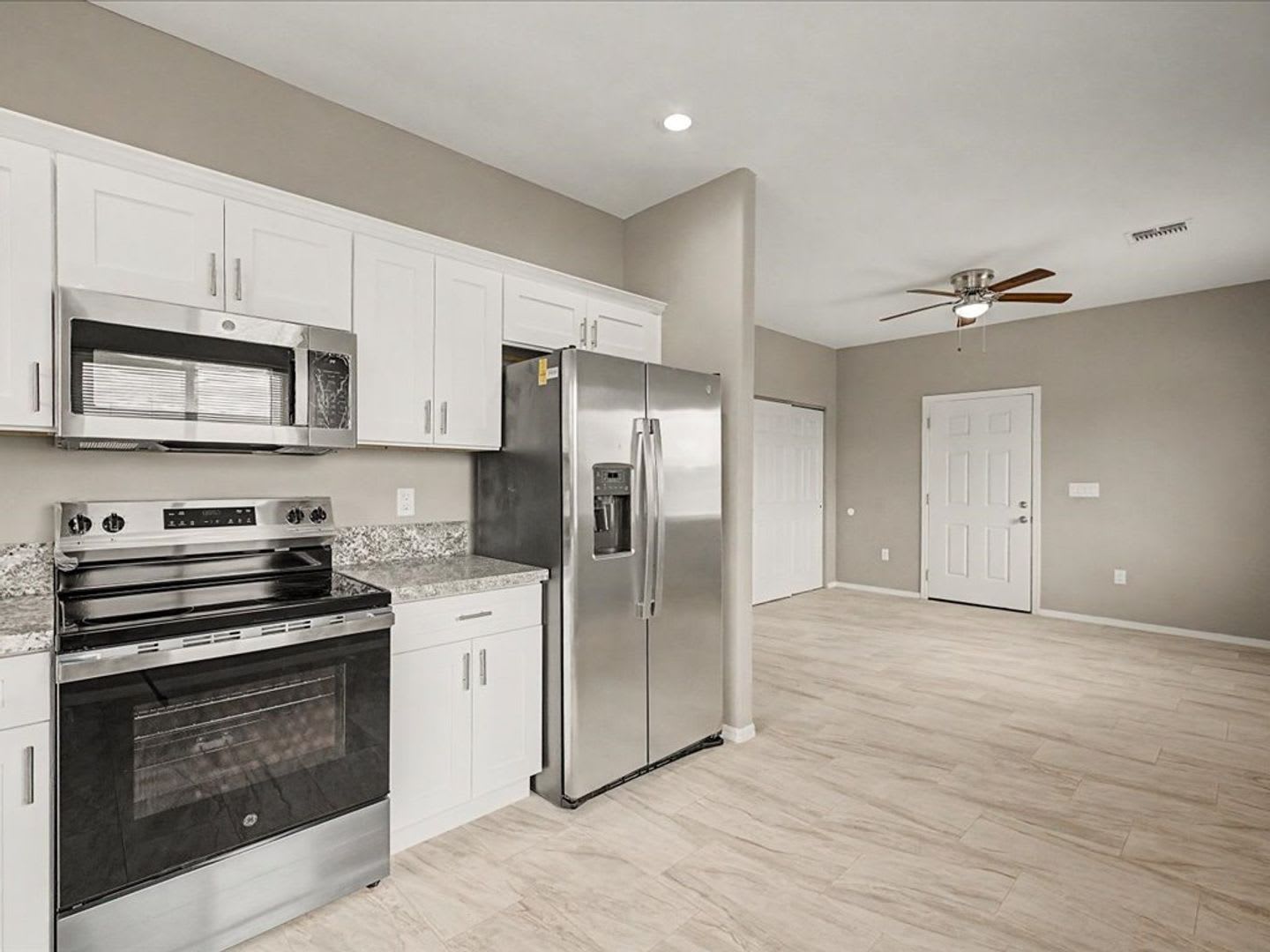 PRICE REDUCTION! $500 OFF FIRST FULL MONTH'S RENT! – photo 1