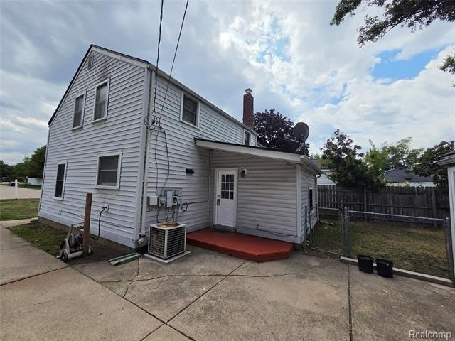 1031 Arthur Drive – photo 3