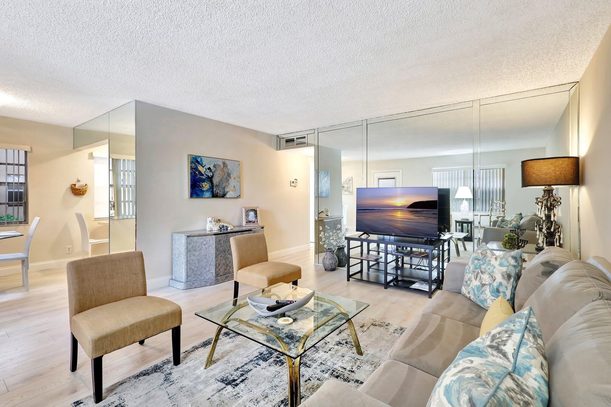 825 E Normandy – photo 4