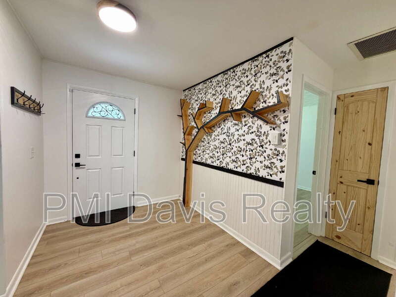 332 Whispering Woods Drive – photo 3