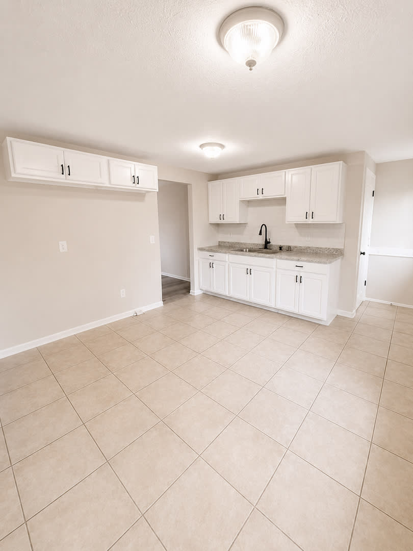 3 Bed Home in Blacklick Estates with Big Backyard &amp; Great Layout! – photo 5