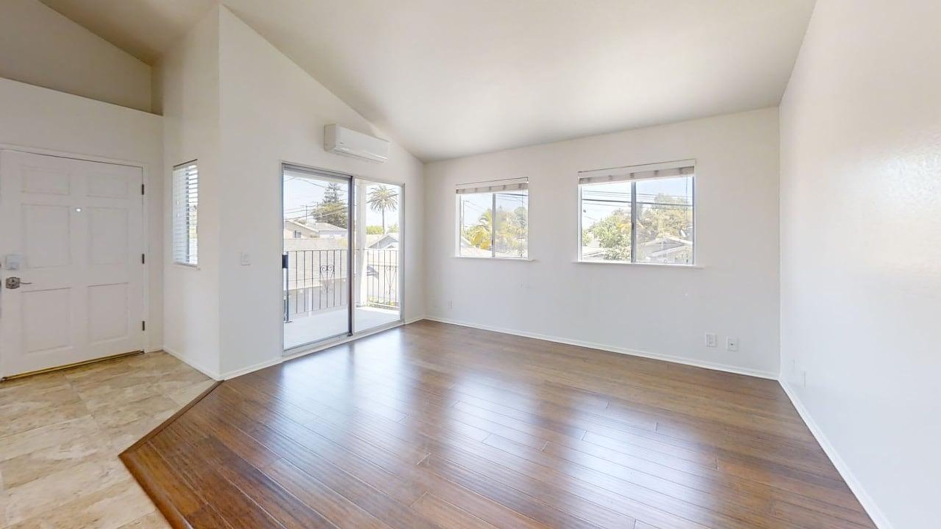 2BD/1BA Apartment in Belmont Heights – photo 4
