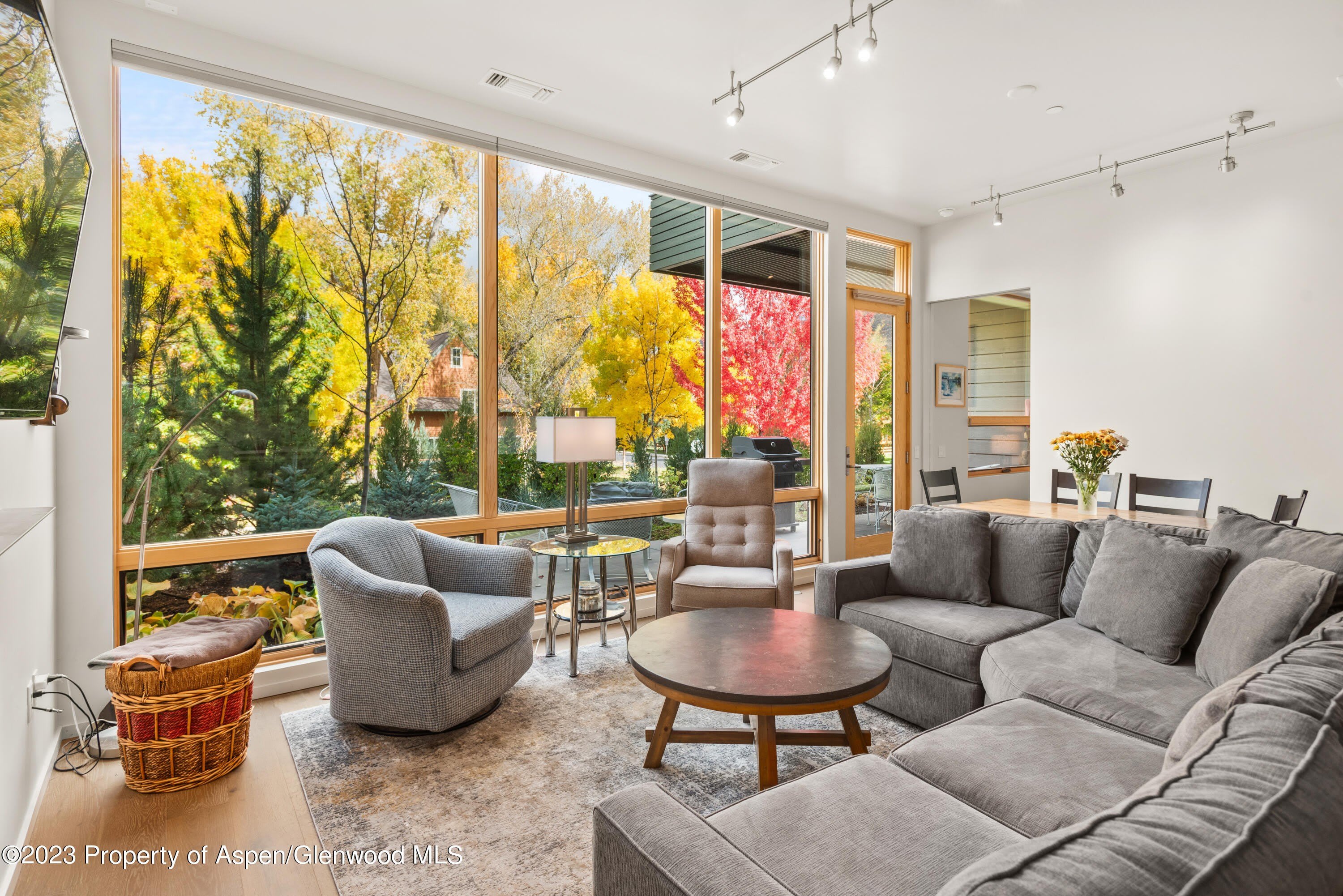 100 Evans Road – photo 3