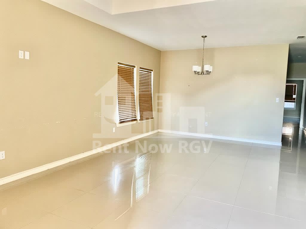 1022 Escondido Ln E – photo 3