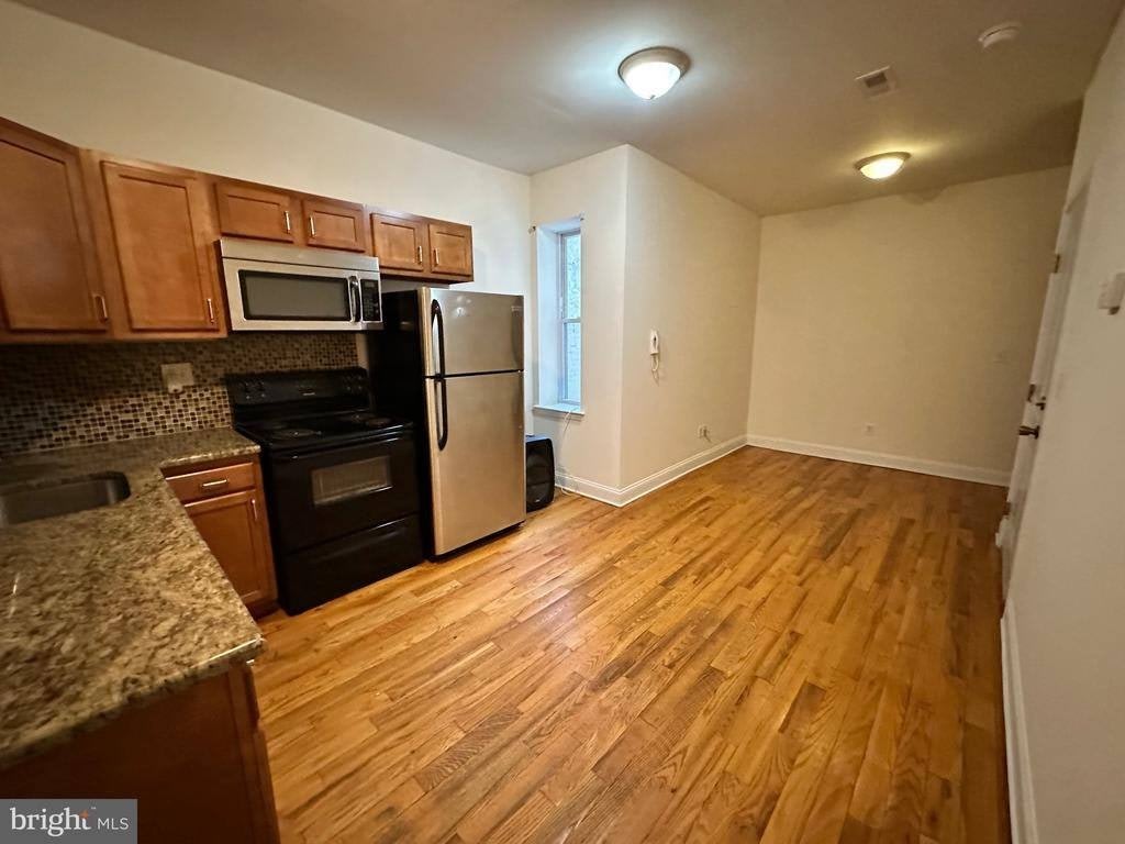 2258 North Park Avenue – photo 3