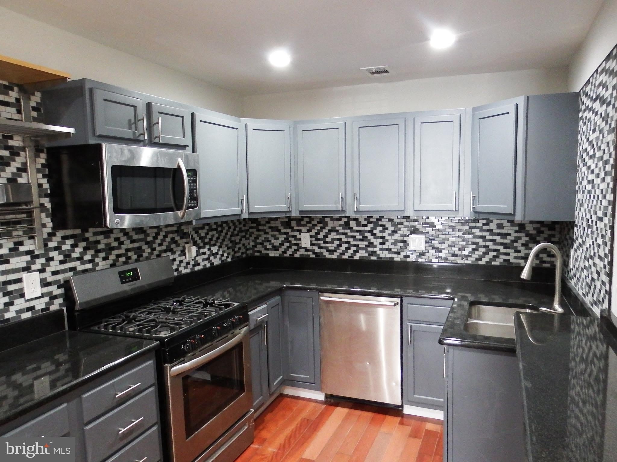 924 S ROBINSON Street – photo 5