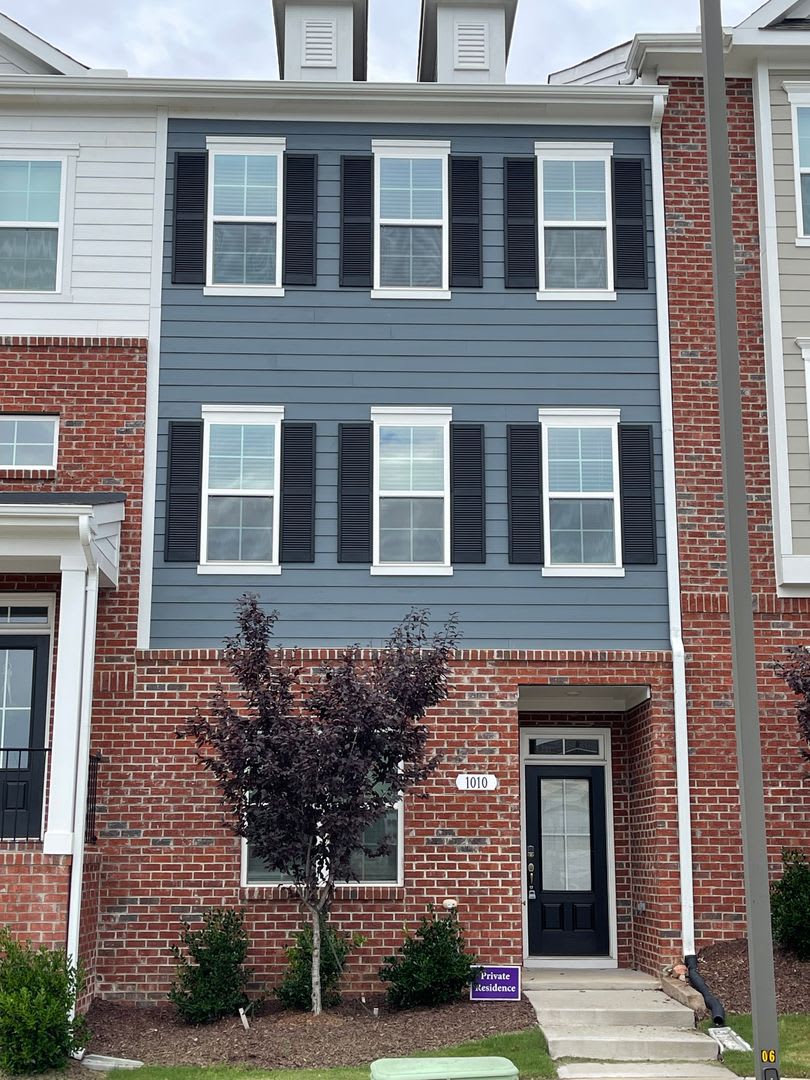 MUST SEE!! 3bd 3.5ba – photo 1