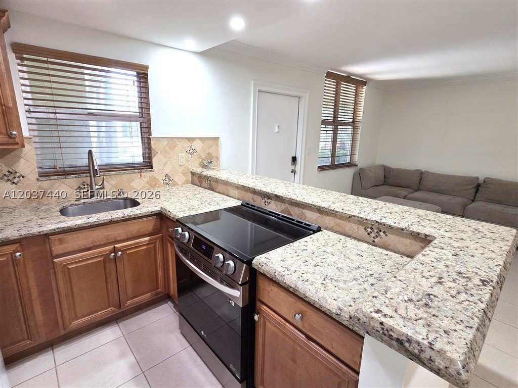 2400 NE 10th St – photo 2