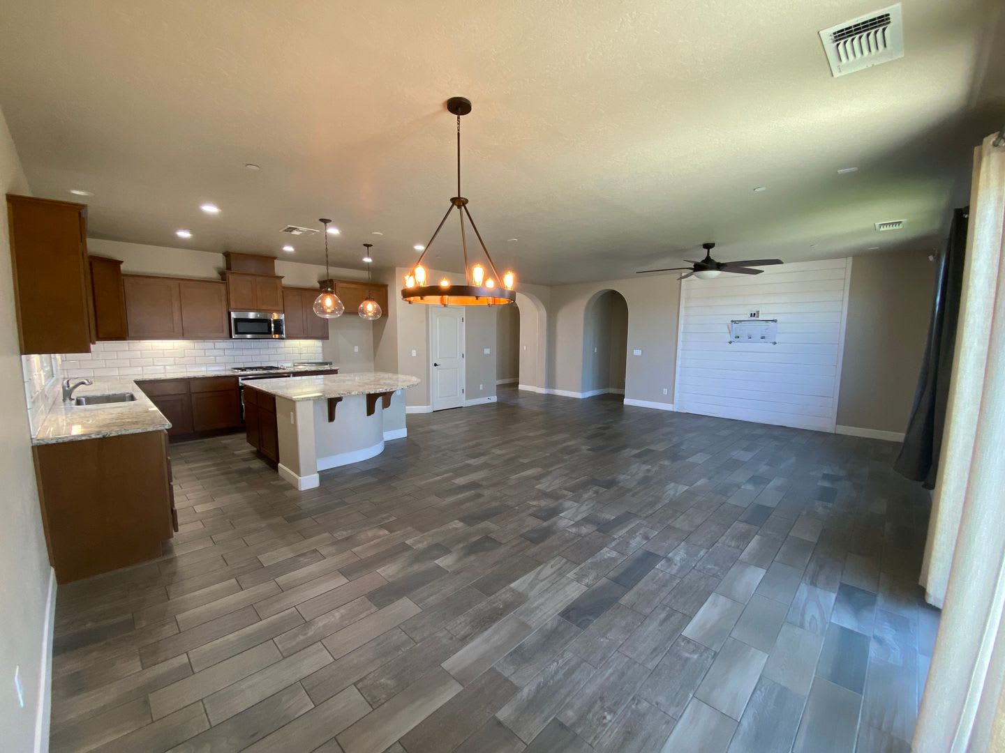 Don't miss this newer 4 bedroom home in northwest Hanford.... – photo 2