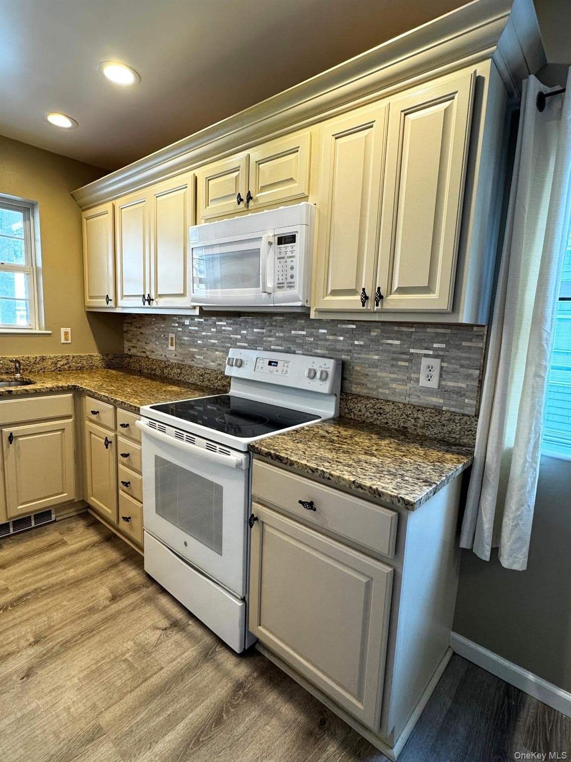 33 Fowler Avenue – photo 2