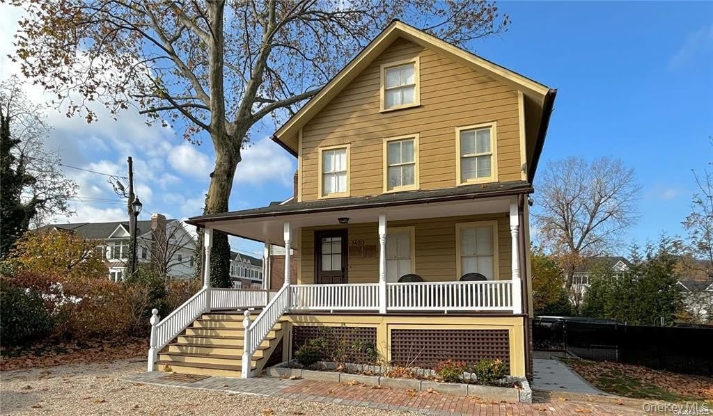 1433 Old Northern Boulevard – photo 2