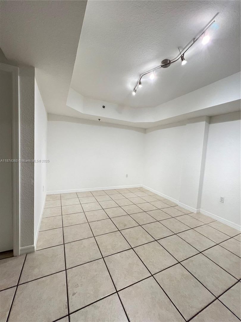 9300 Fontainebleau Boulevard E101, Miami, FL 33172 – photo 3