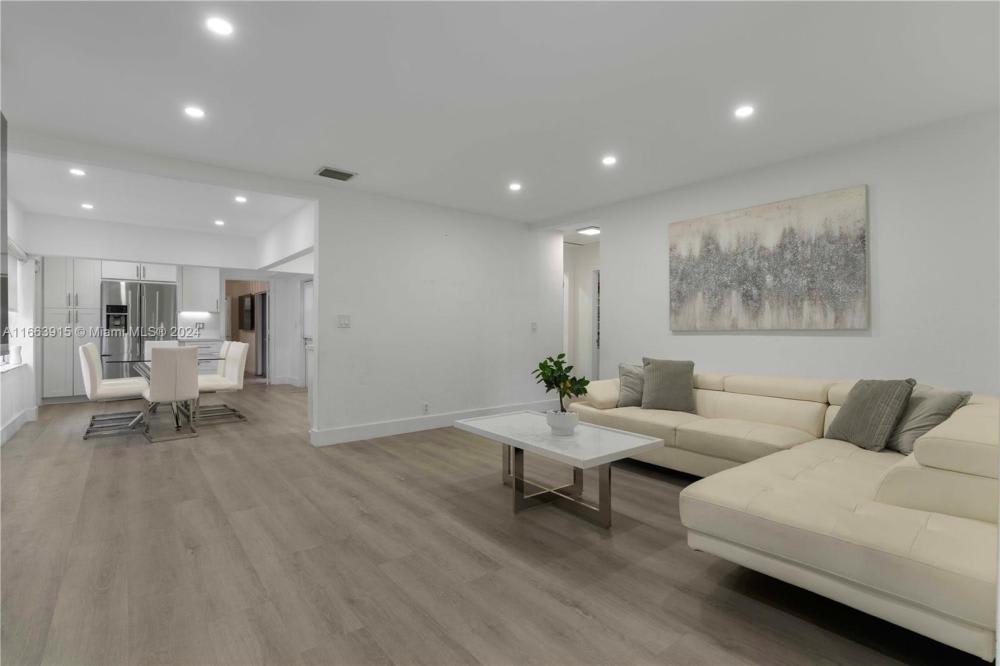 1417 Plunkett St – photo 2