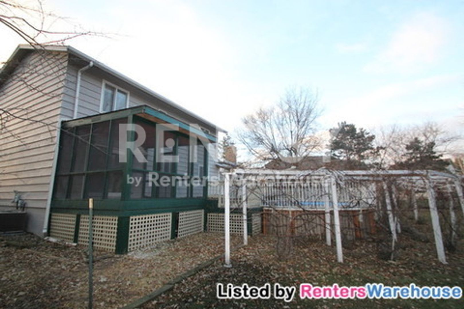 Spacious Expansive Wooded Lot In Shoreview – photo 3