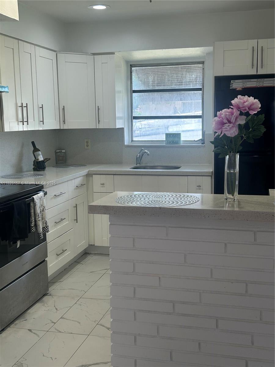 2846 Fletcher St – photo 3