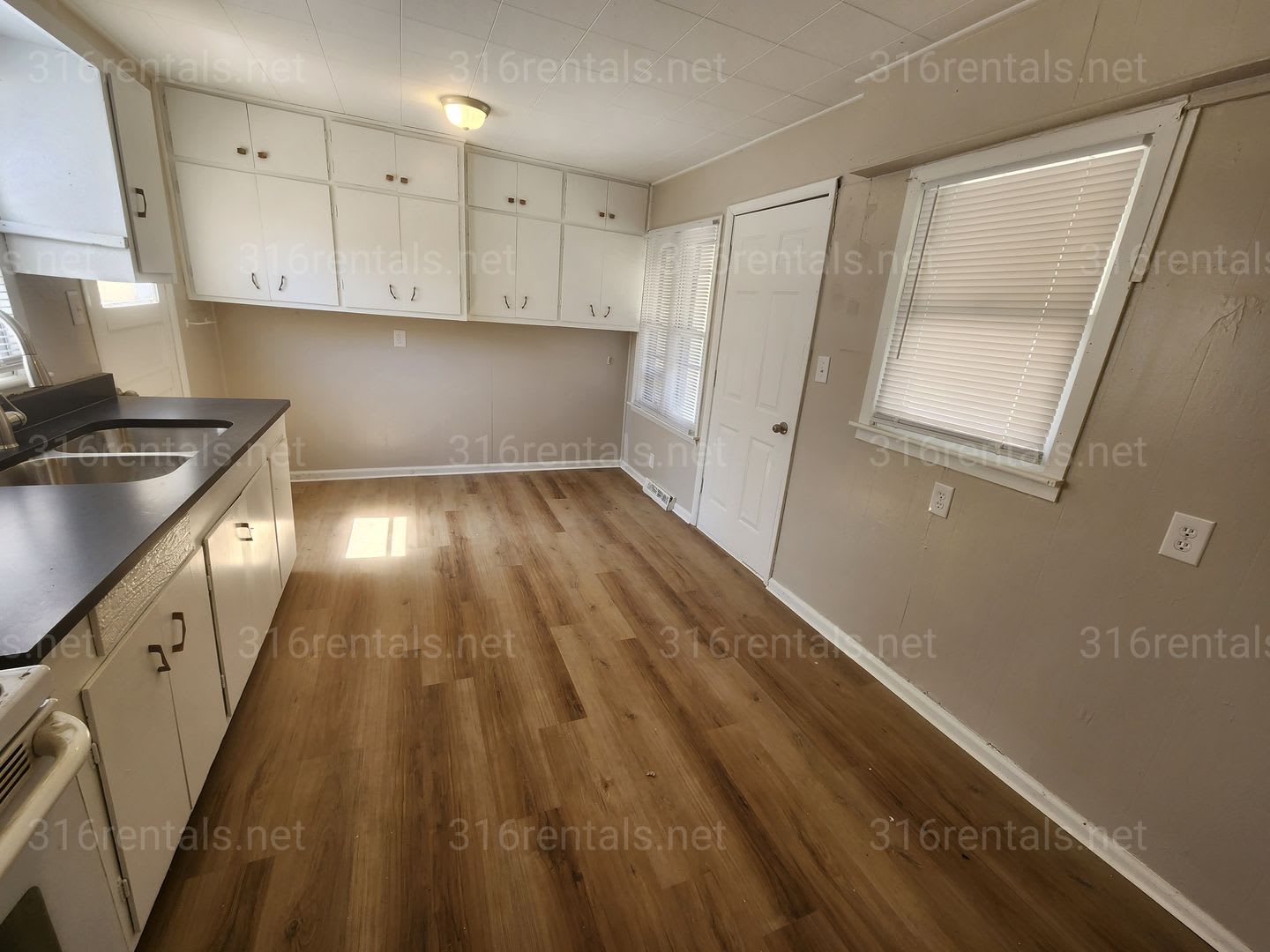 1 195 3 Bedroom 1 Bathroom Single Family Home – photo 4