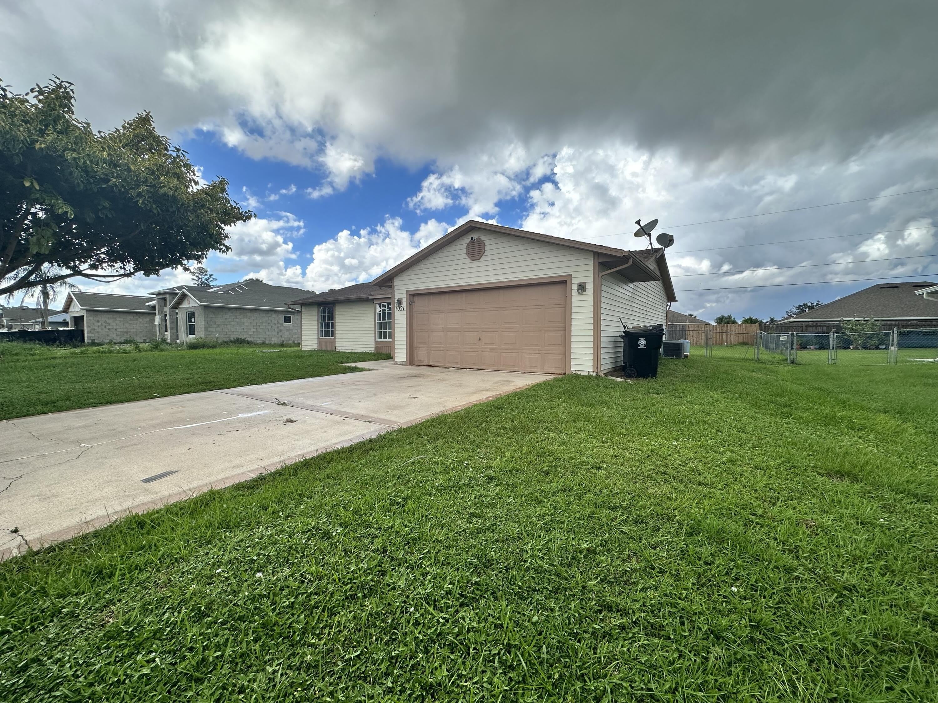 1021 SW Dubois Avenue – photo 2