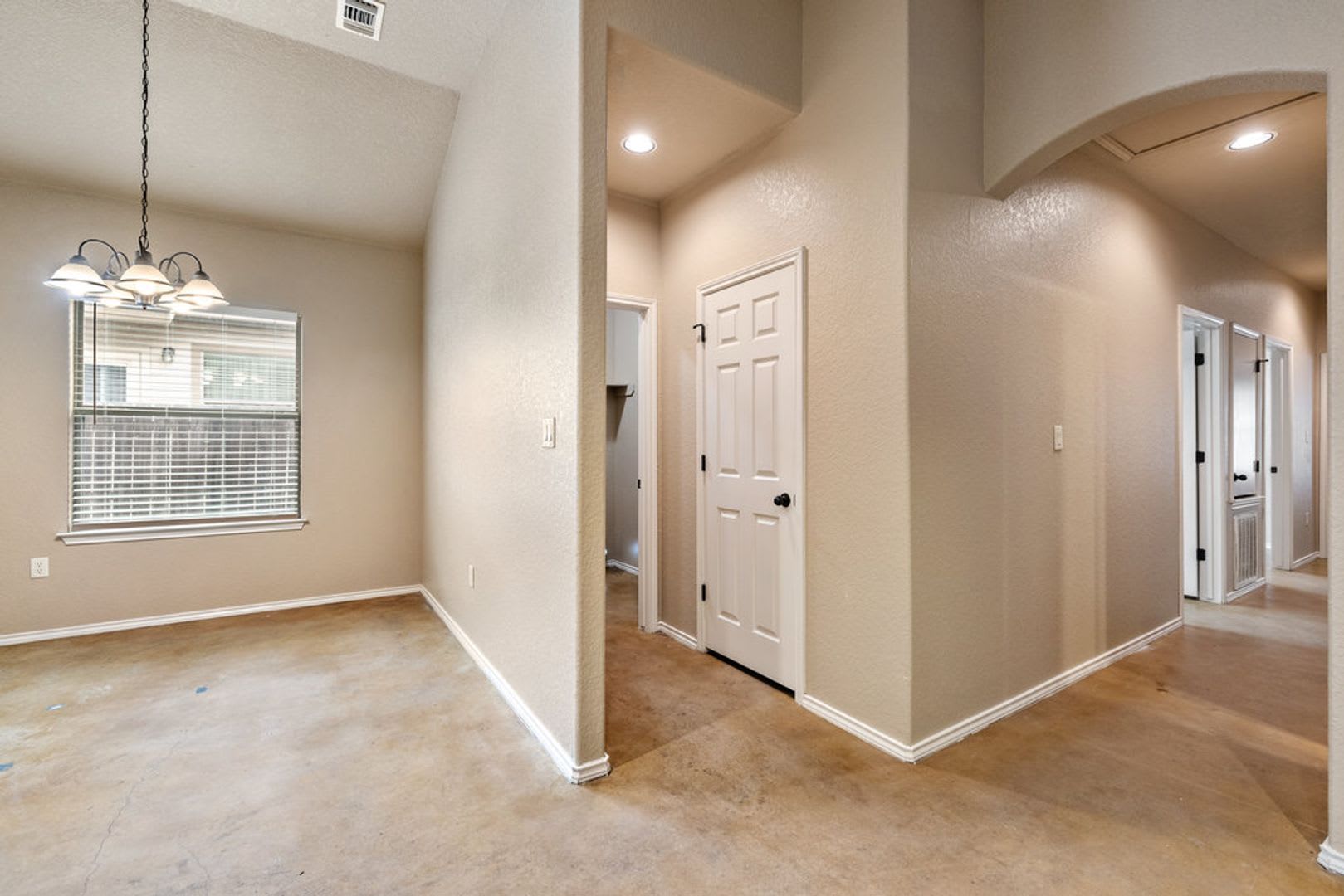 AVAILABLE NOW! NICE 3 BEDROOM DUPLEX IN NEW BRAUNFELS, TEXAS! – photo 5