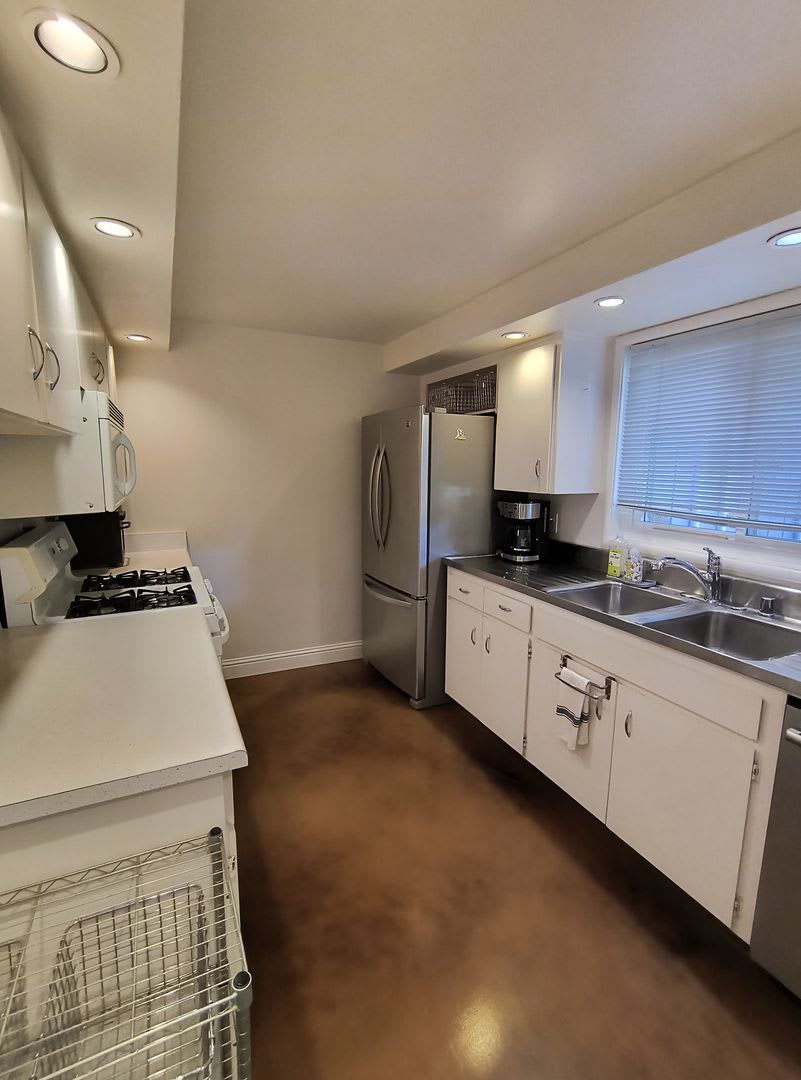 Short Term Rental Fully Furnished And Move In Ready – photo 4