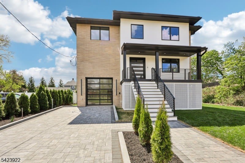 51 Albany Ave – photo 1