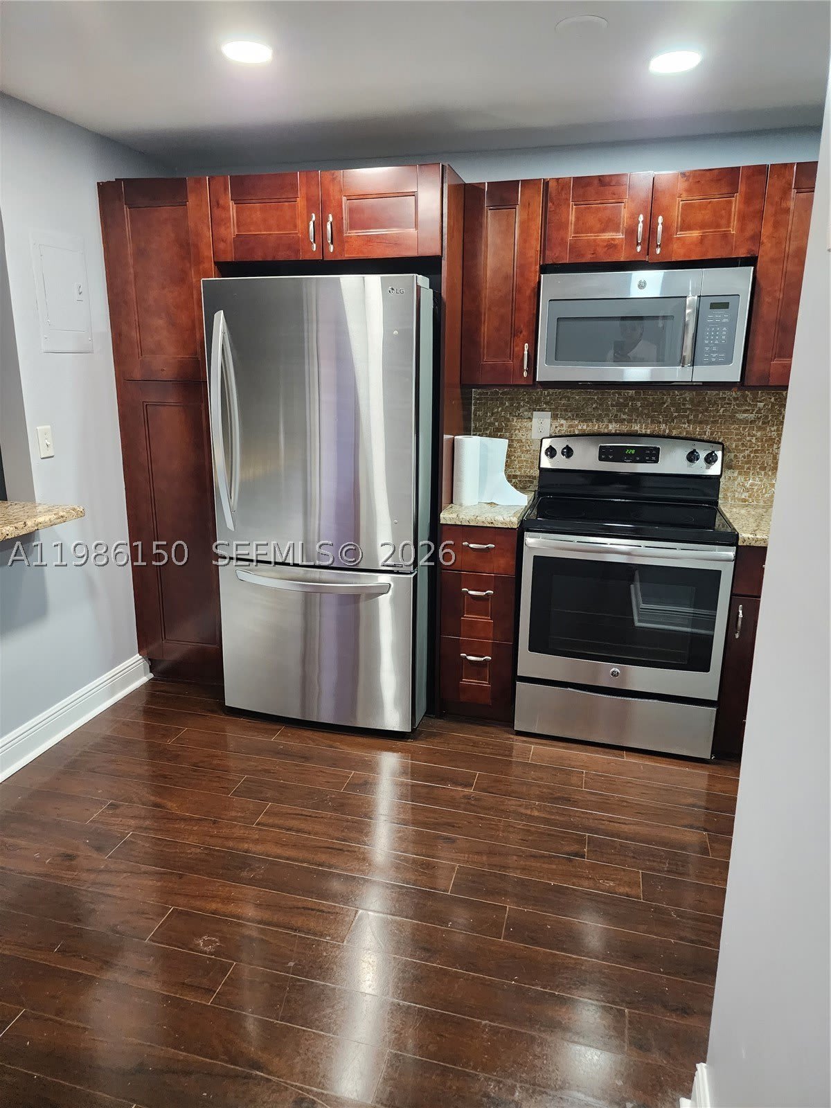 681 S Hollybrook Dr – photo 2