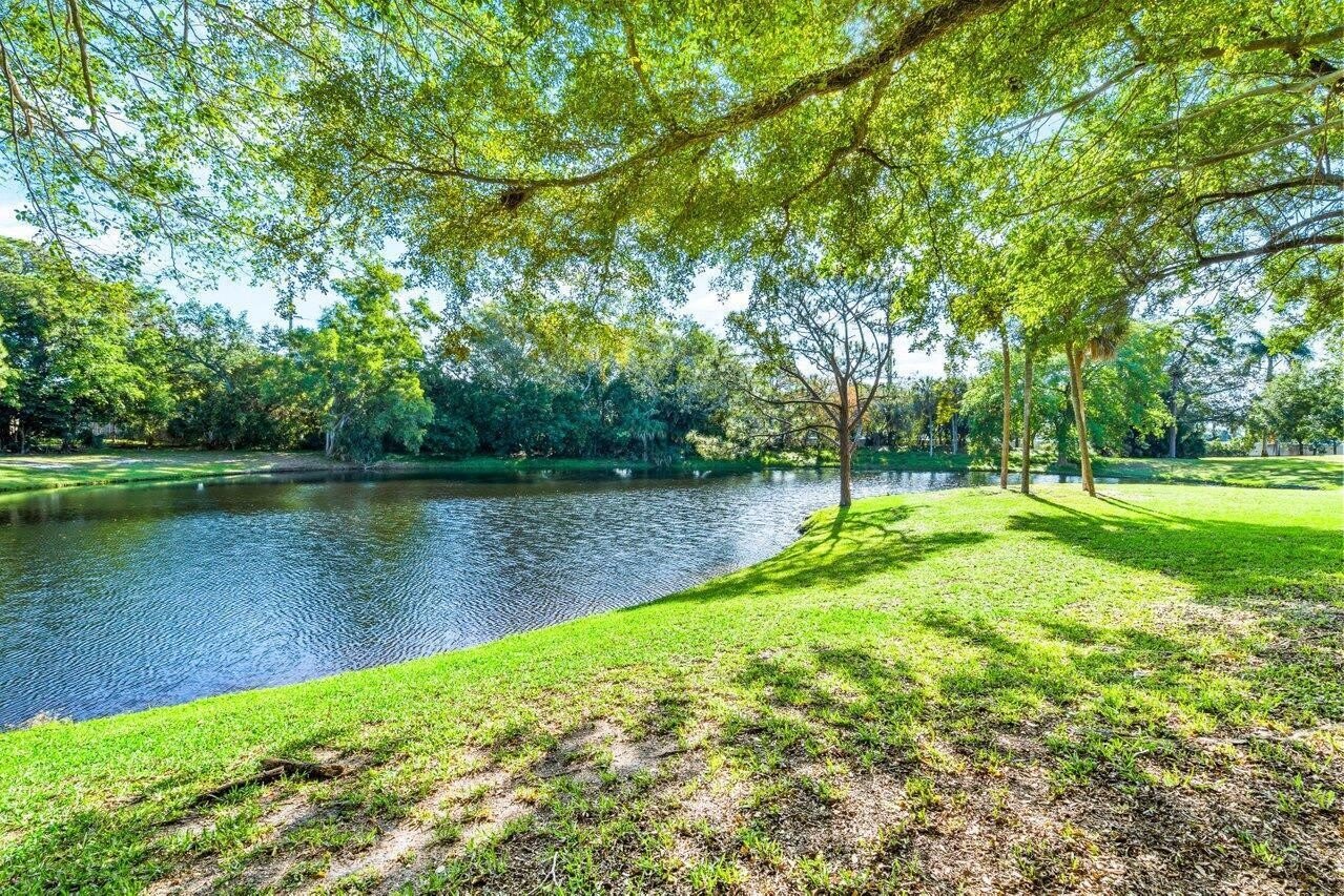 5087 Oakhill Lane – photo 1