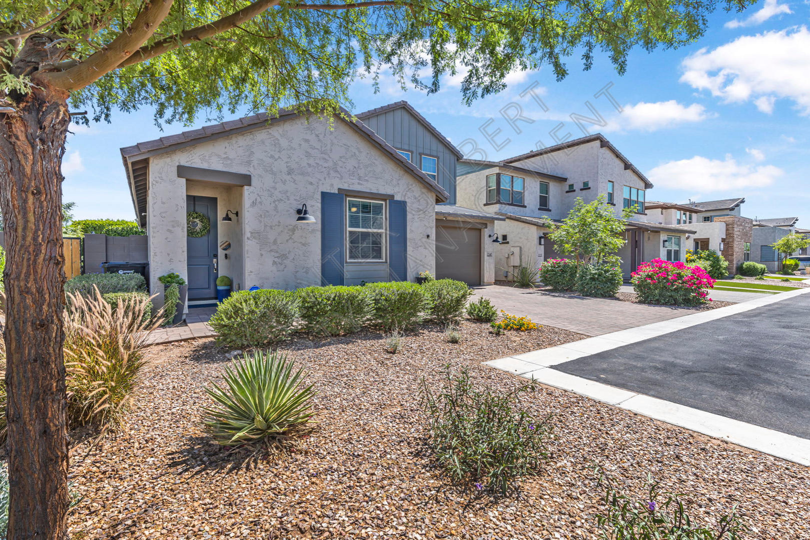 Modern 3 Bed Bonus Room 2 5 Bath Home In Desirable Chandler Boutique Neighborhood Spacious Layout Pet Friendly Corner Lot And Private Backyard – photo 3