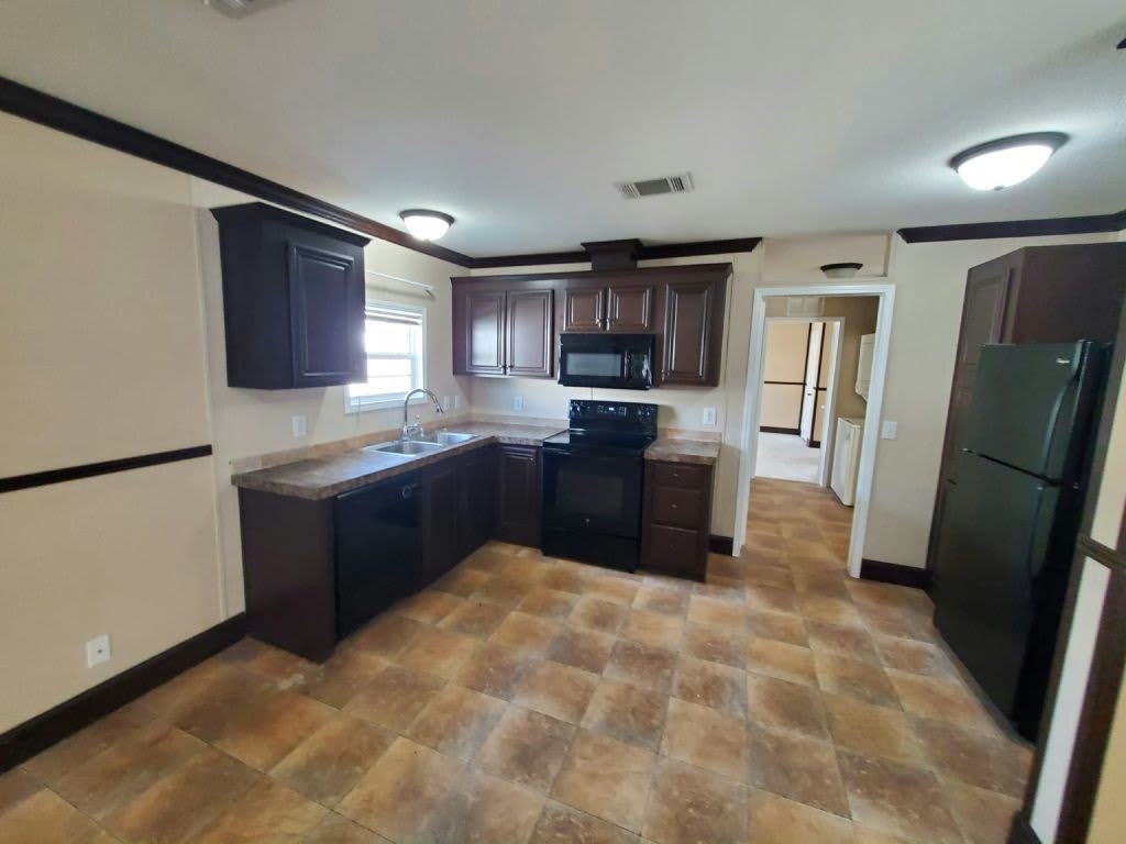 6423 NW 28th St – photo 4