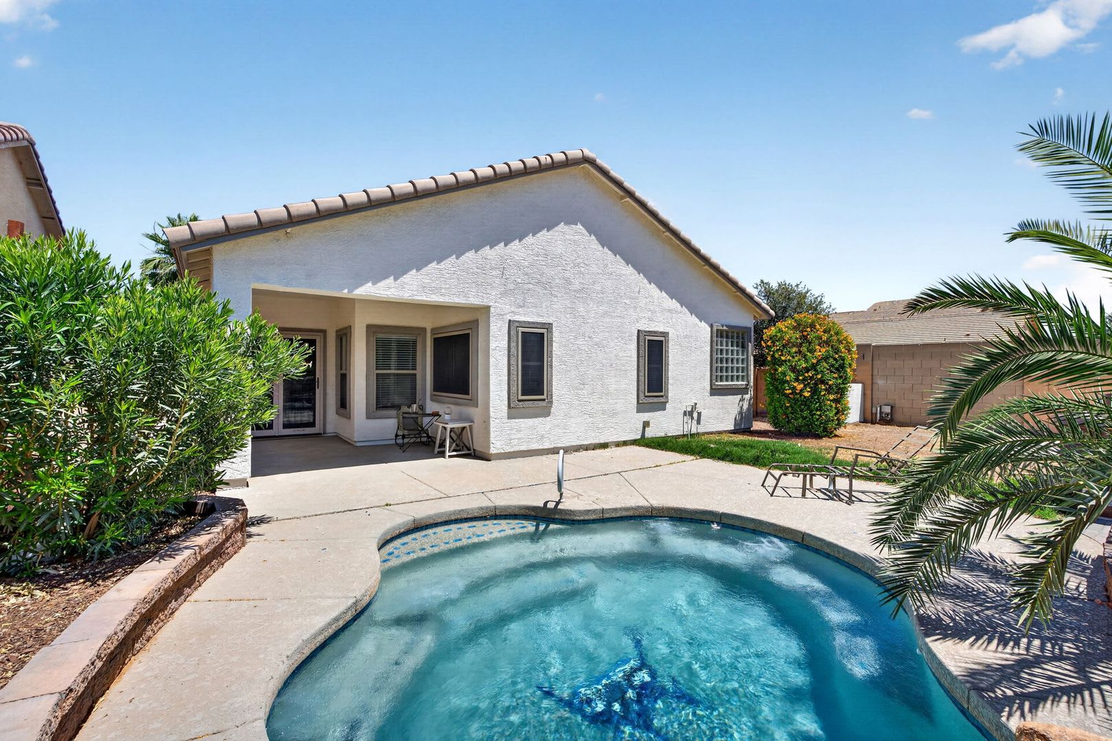 4 Bed, 2 Bath Pool Home – photo 1