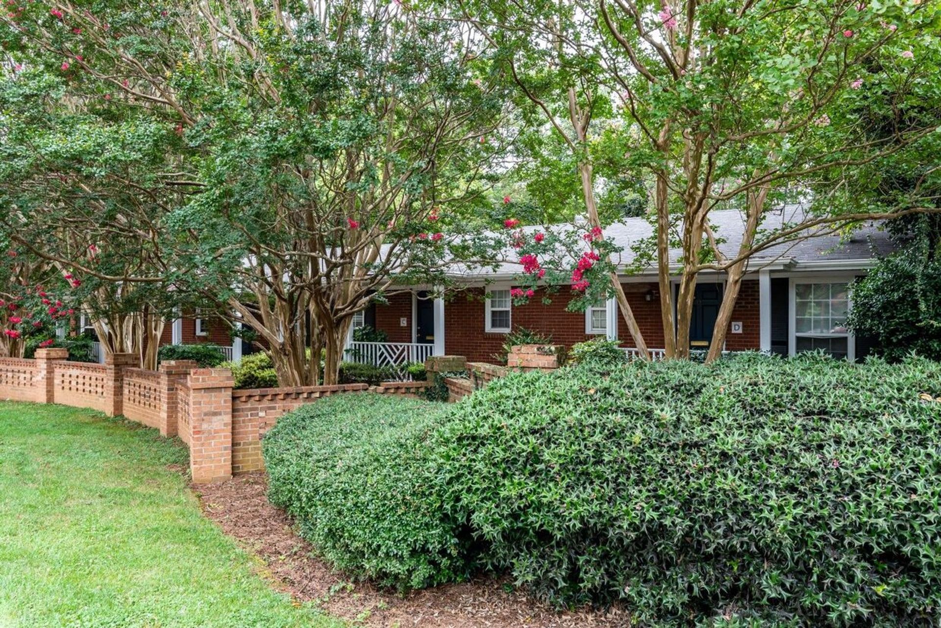 Sharon Oaks Apartments – photo 3