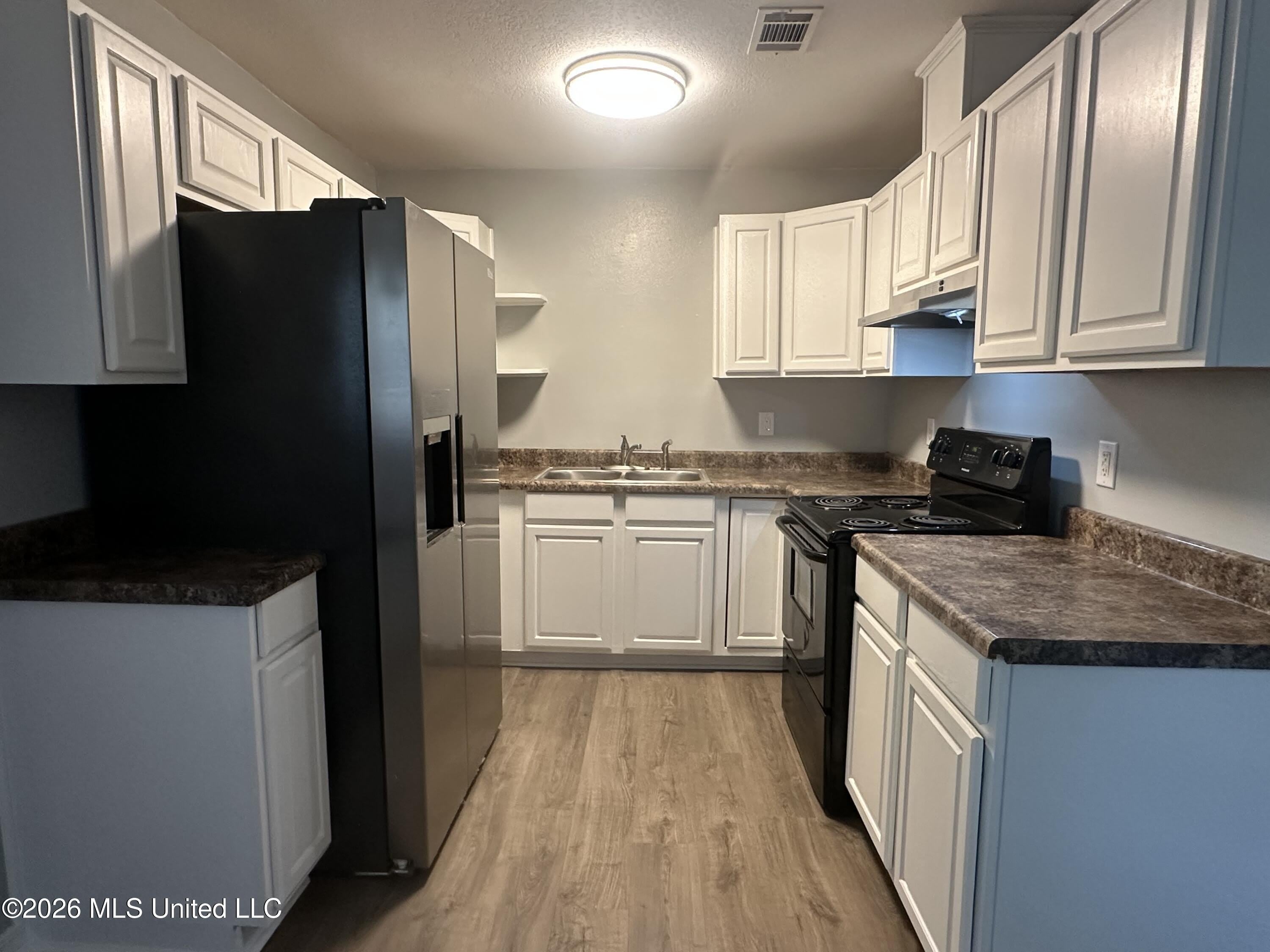 1206 Beach Avenue – photo 2
