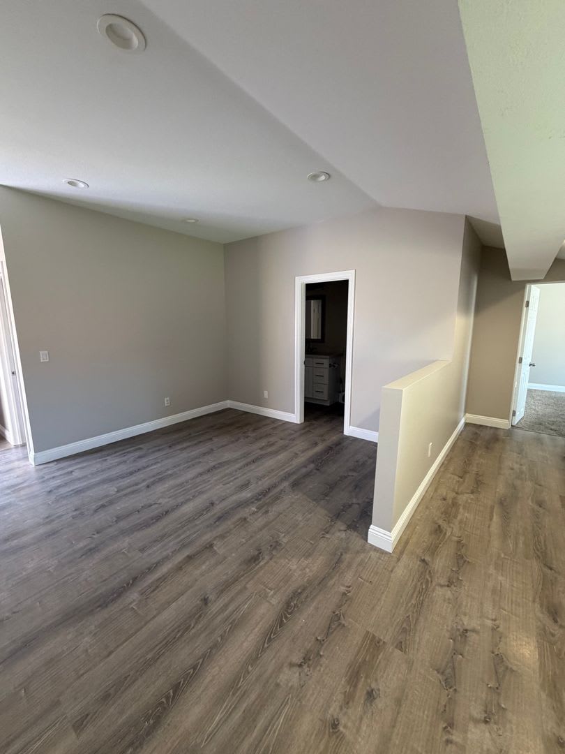 Beautiful 2 bed, 1 bath with yard – photo 5