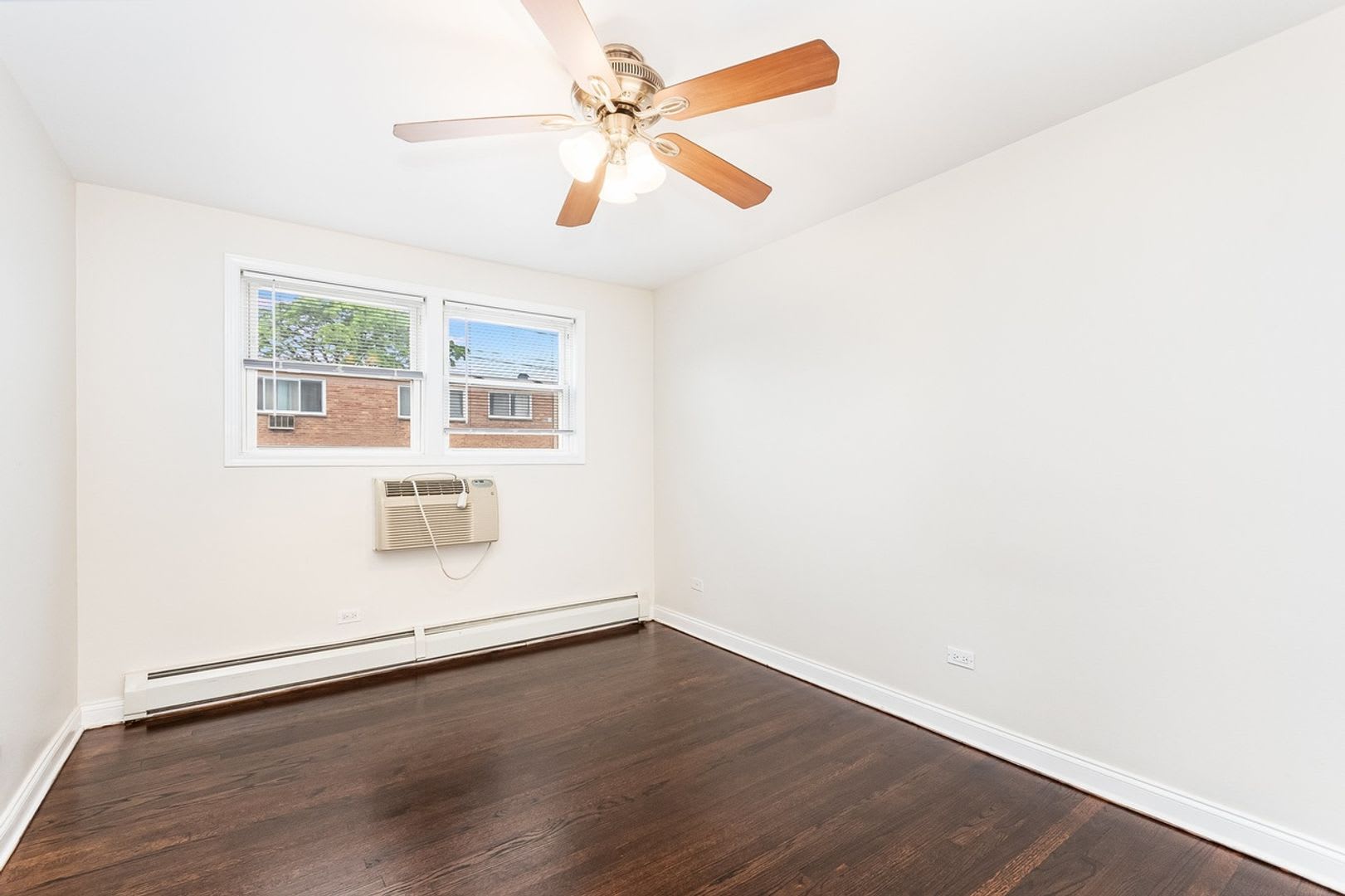 Charming 2 Bedroom Condo In Skokie – photo 5