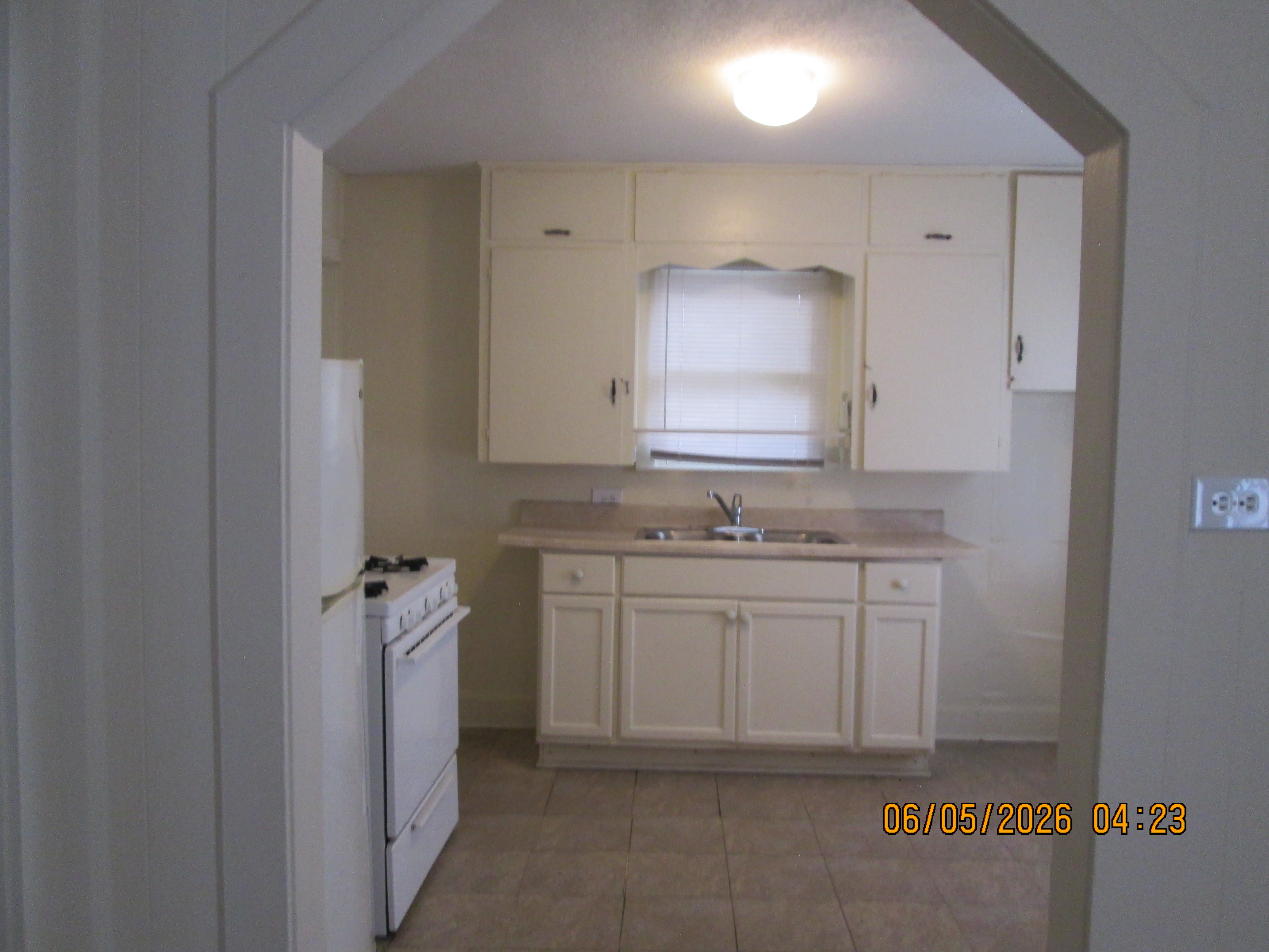 110 E Lone Star St – photo 2
