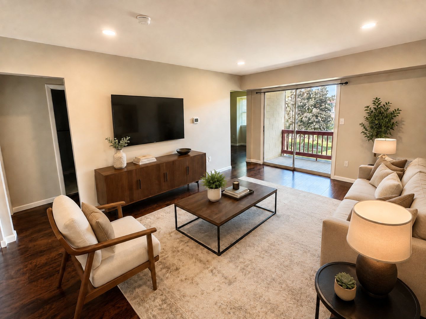 Second Floor 2 Bedroom Apartment With Balcony – photo 1